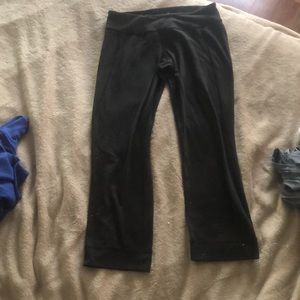 Black Lululemon crop pants